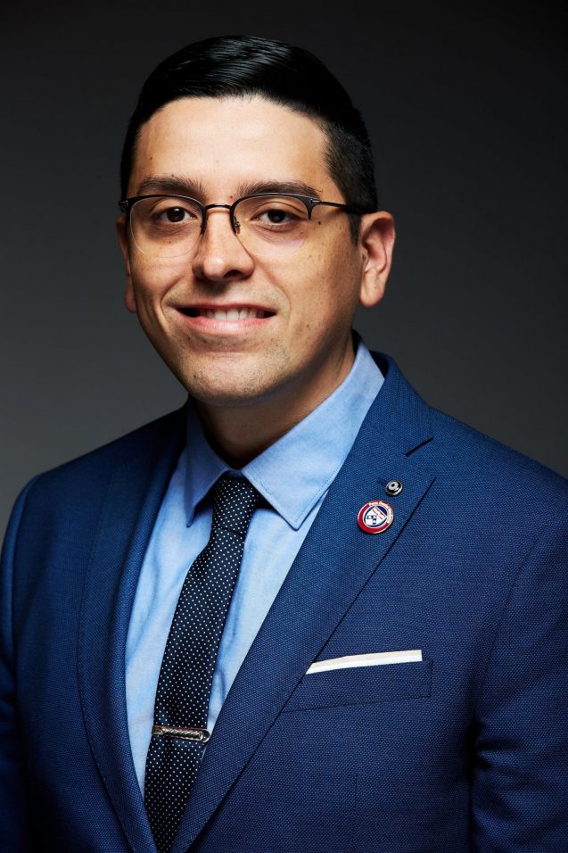 Dr. J. Benjamin Mancha, Cirujano oral en Asheville, CAROLINA DEL NORTE